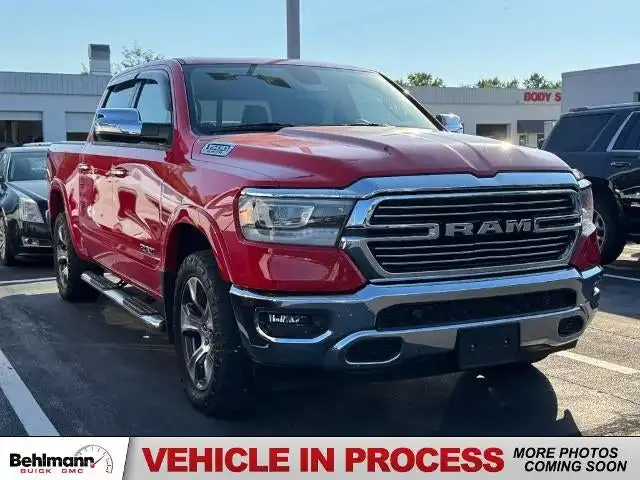 2019 RAM 1500 Laramie 4WD Crew Cab 5'7's photo