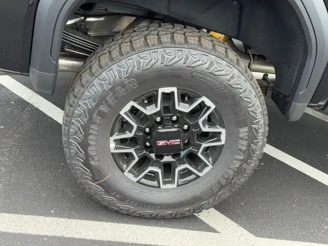 2026 GMC Sierra AT4X 4WD Crew Cab Standard Box photo 4