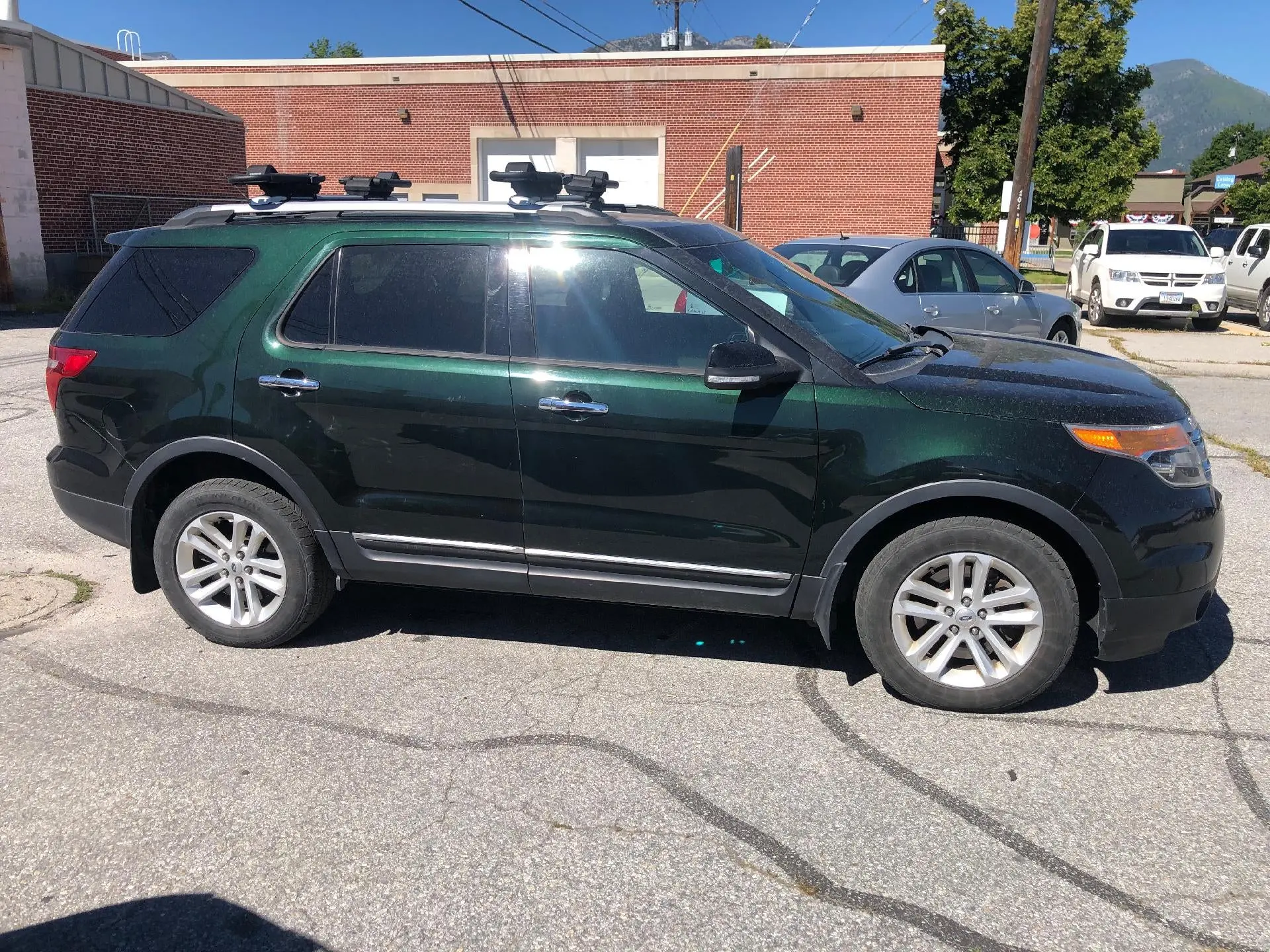2013 Ford Explorer XLT 4x4 photo 3