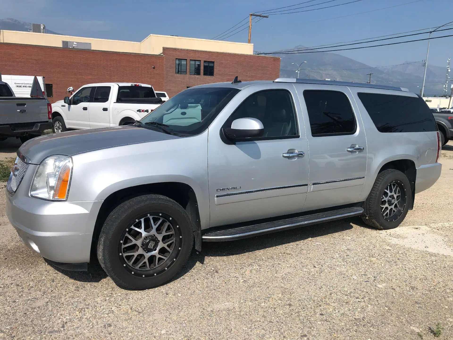 2012 GMC Yukon Denali AWD photo 3