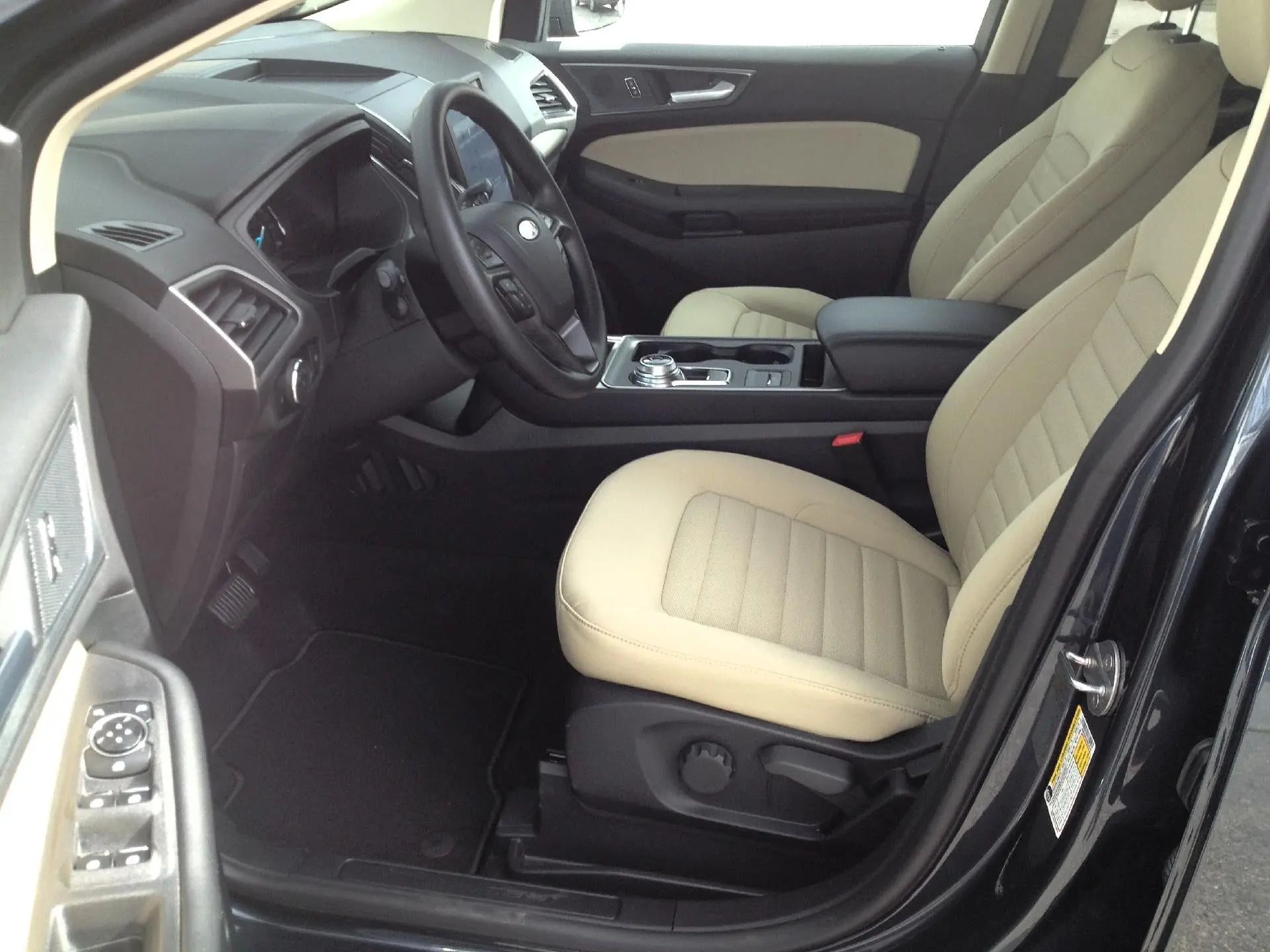 2024 Ford Edge SE AWD photo 4