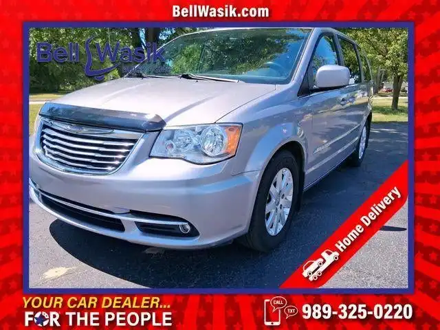2014 Chrysler Town & Country Touring's photo