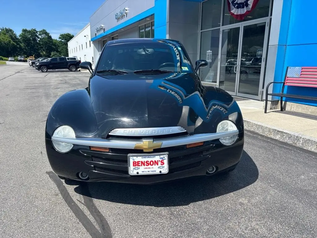 2004 Chevrolet SSR LS photo 3