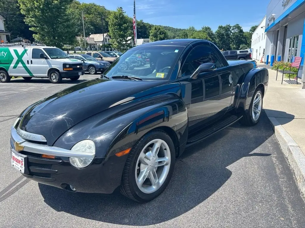 2004 Chevrolet SSR LS photo 4