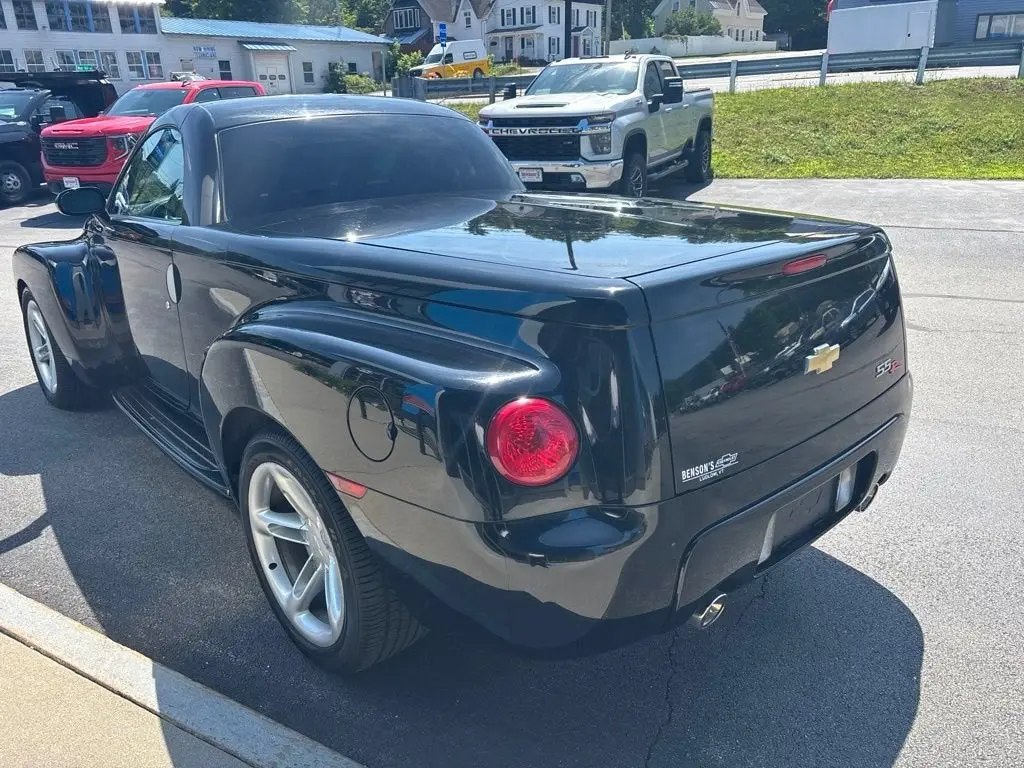 2004 Chevrolet SSR LS photo 5
