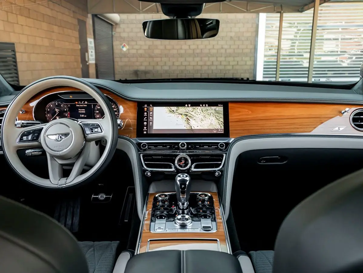 2023 Bentley Flying Spur V8 S photo 4