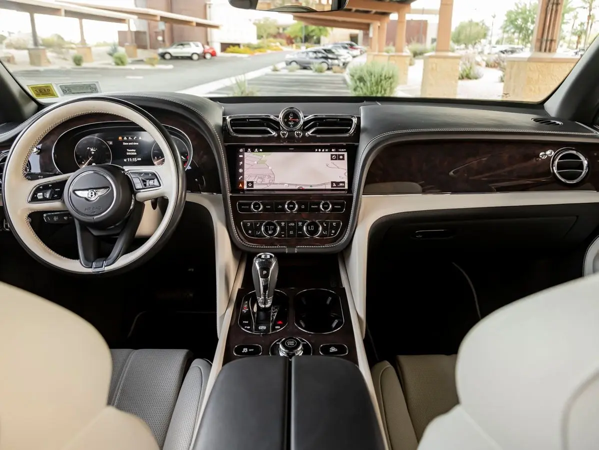 2023 Bentley Bentayga EWB photo 4
