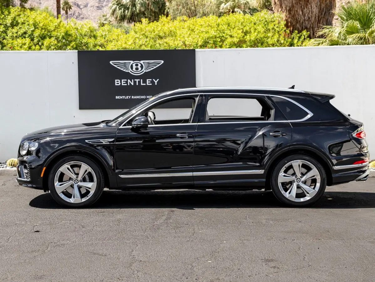 2023 Bentley Bentayga EWB photo 5