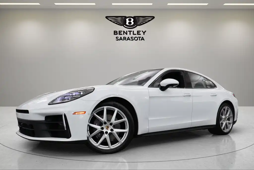 2024 Porsche Panamera 4's photo