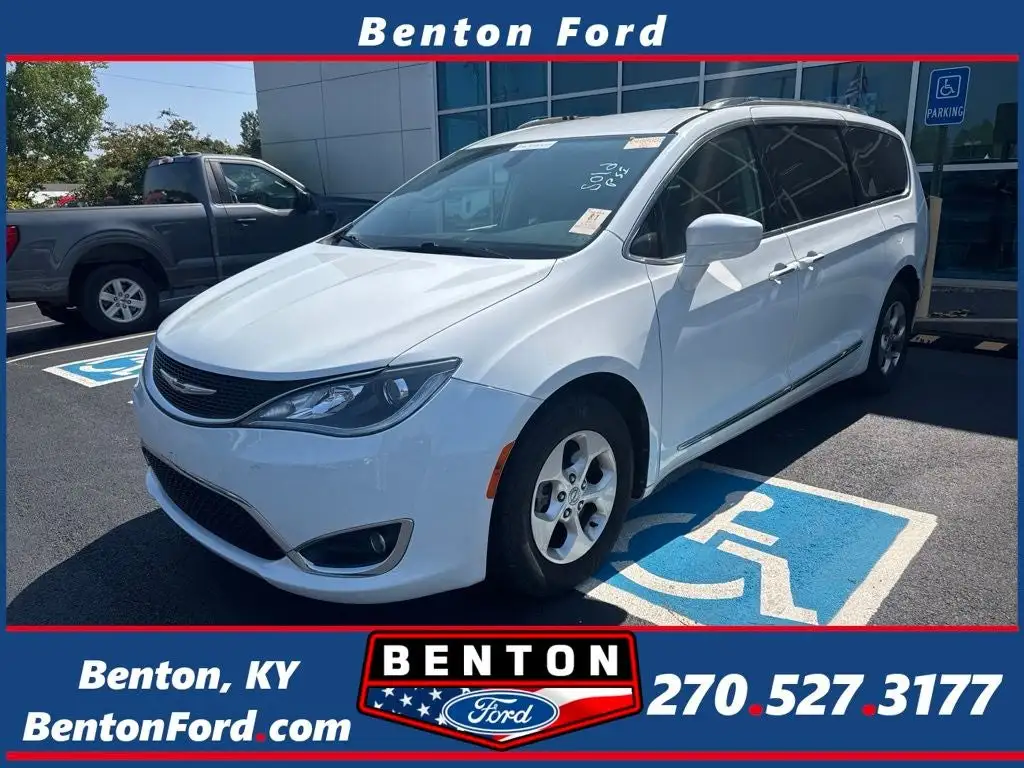 2017 Chrysler Pacifica Touring-L Plus's photo