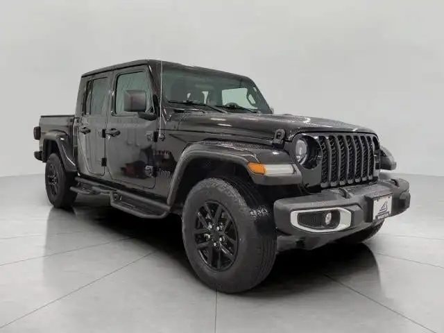 2023 Jeep Gladiator Sport S's photo