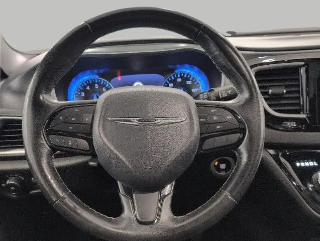 2020 Chrysler Pacifica Touring L Plus photo 5