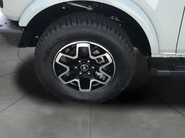 2021 Ford Bronco Outer Banks 4WD Advanced photo 3
