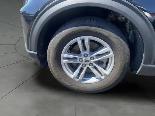 2024 Ford Explorer XLT 4WD photo 5