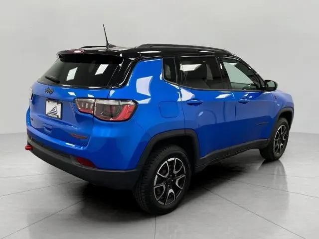 2025 Jeep Compass Trailhawk 4X4 photo 3