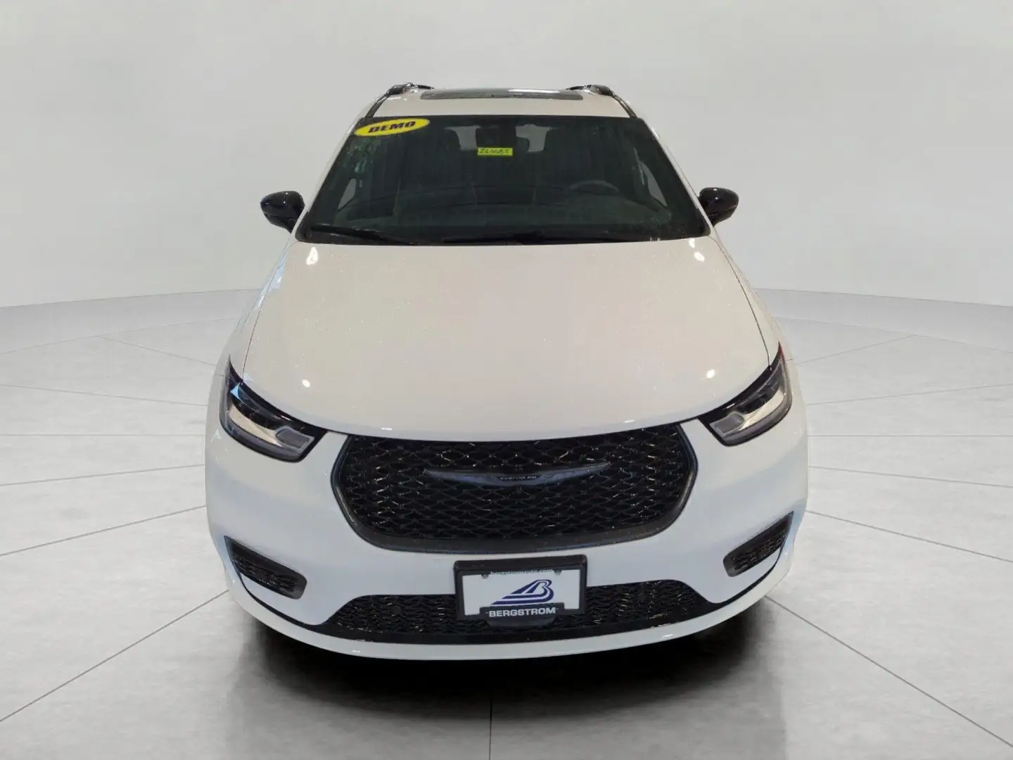 2026 Chrysler Pacifica Limited AWD photo 1