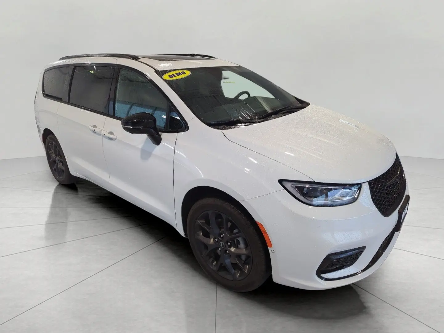 2026 Chrysler Pacifica Limited AWD photo 3