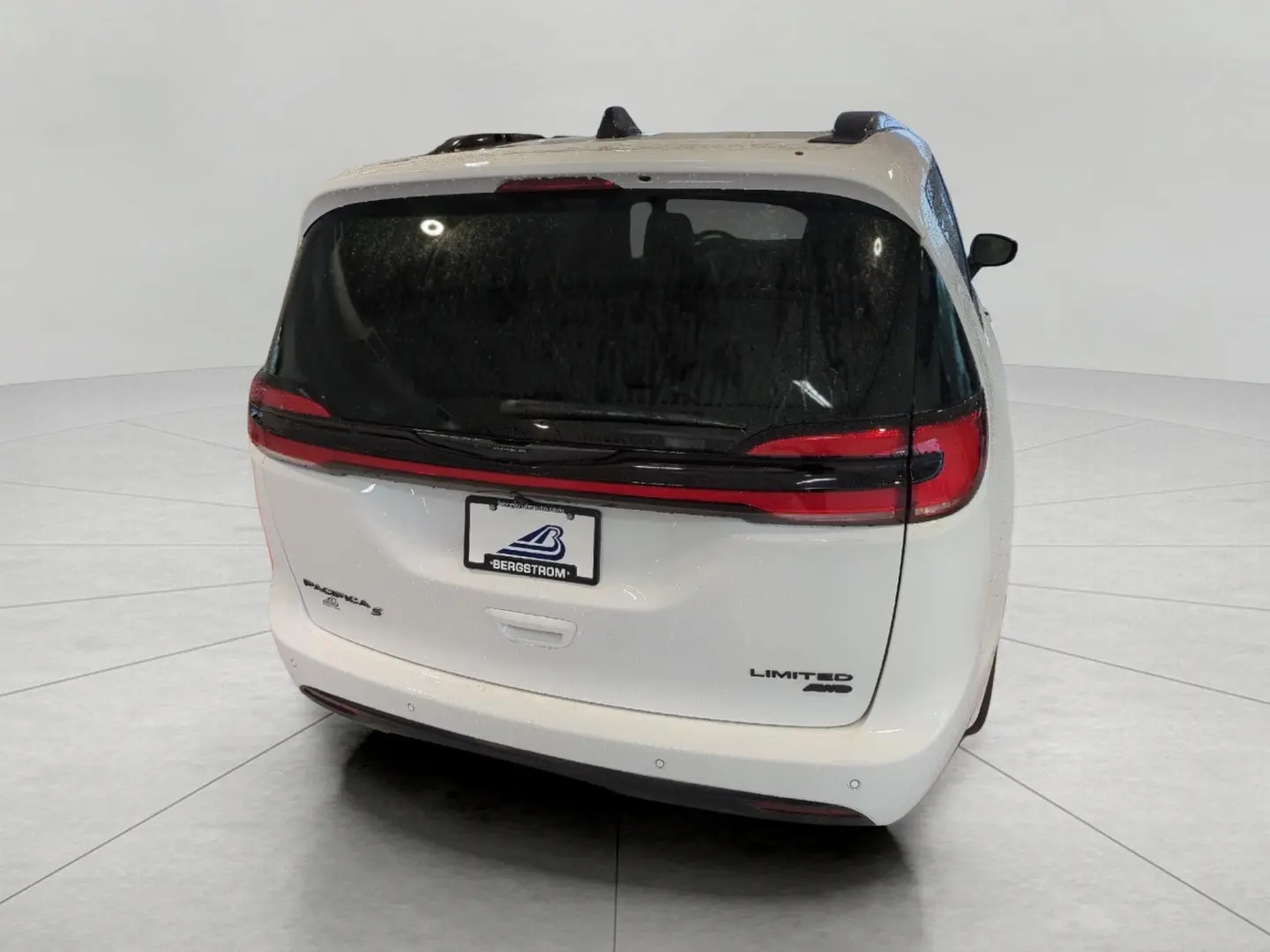 2026 Chrysler Pacifica Limited AWD photo 5