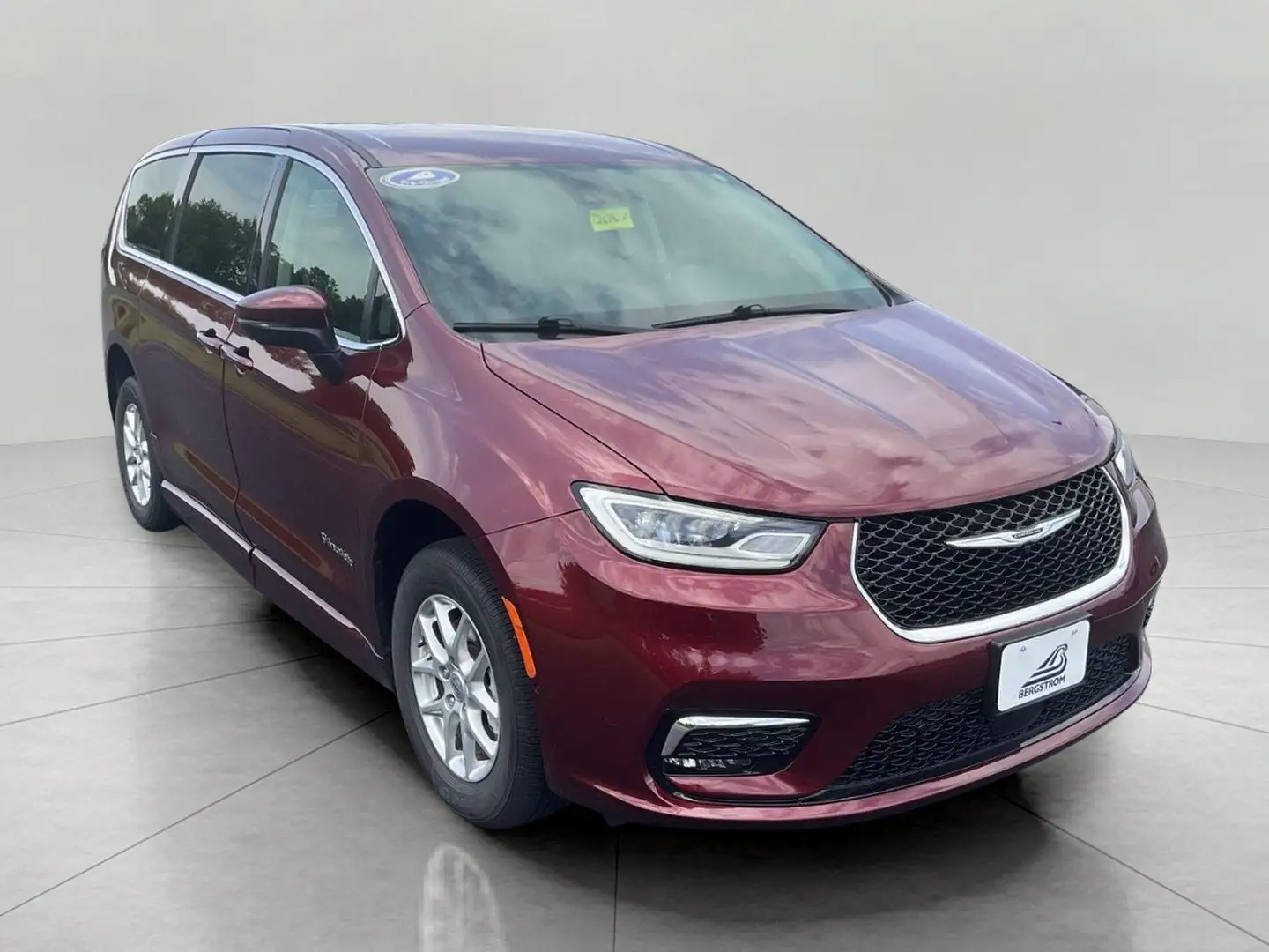 2023 Chrysler Pacifica Touring L photo 1