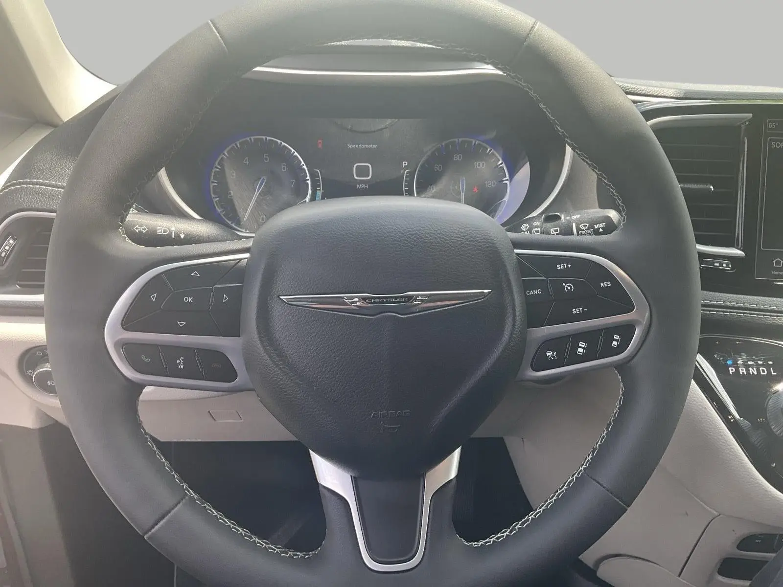 2023 Chrysler Pacifica Touring L photo 3
