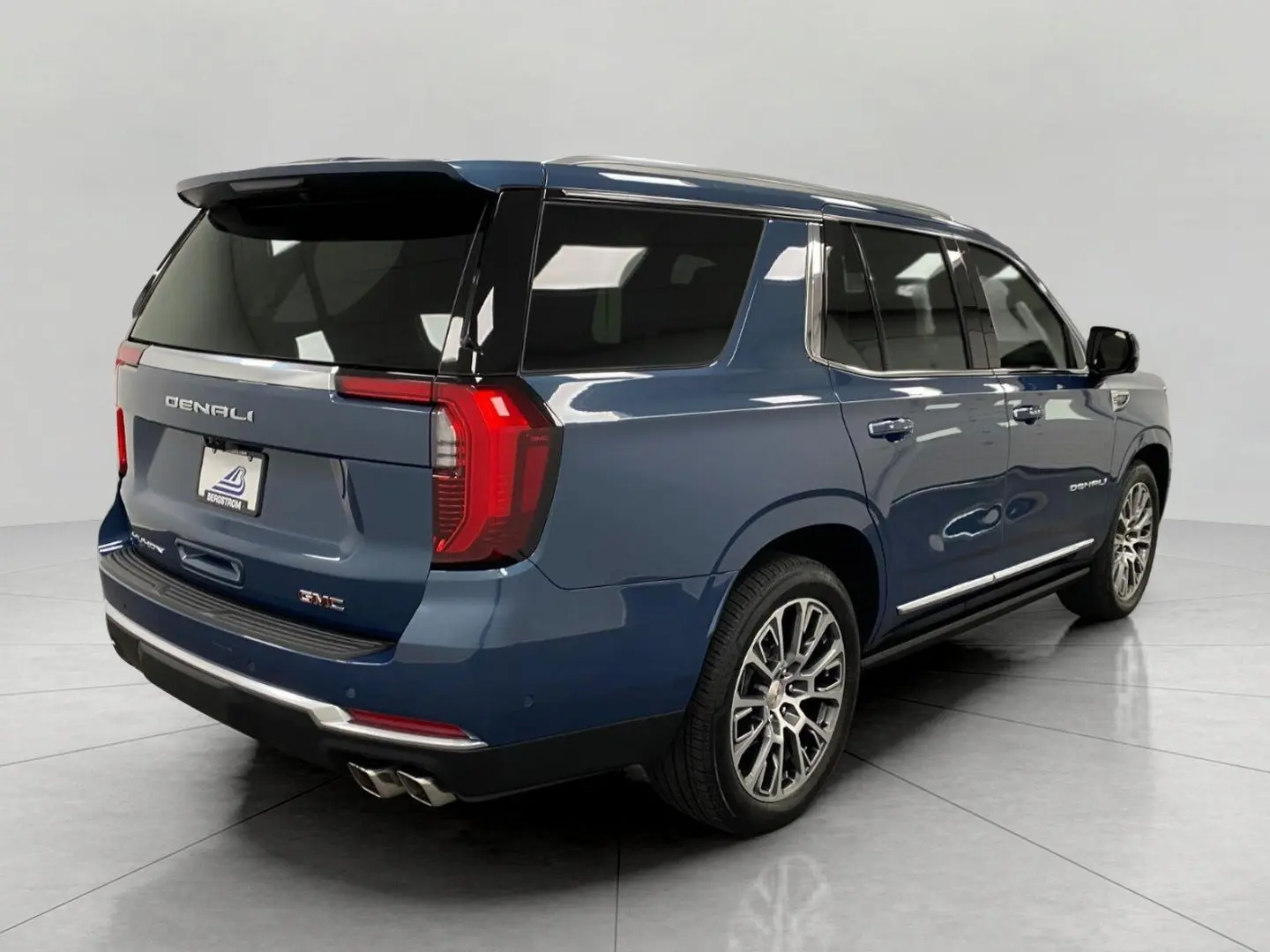 2026 GMC Yukon 4WD Denali photo 3
