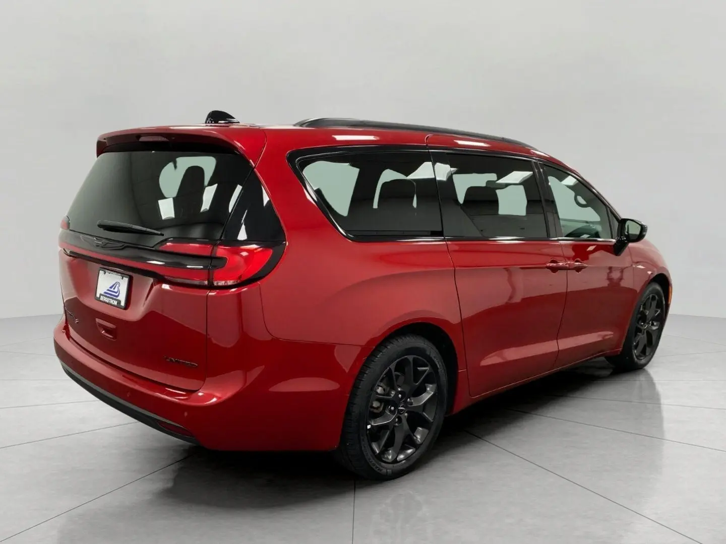 2025 Chrysler Pacifica Limited photo 3