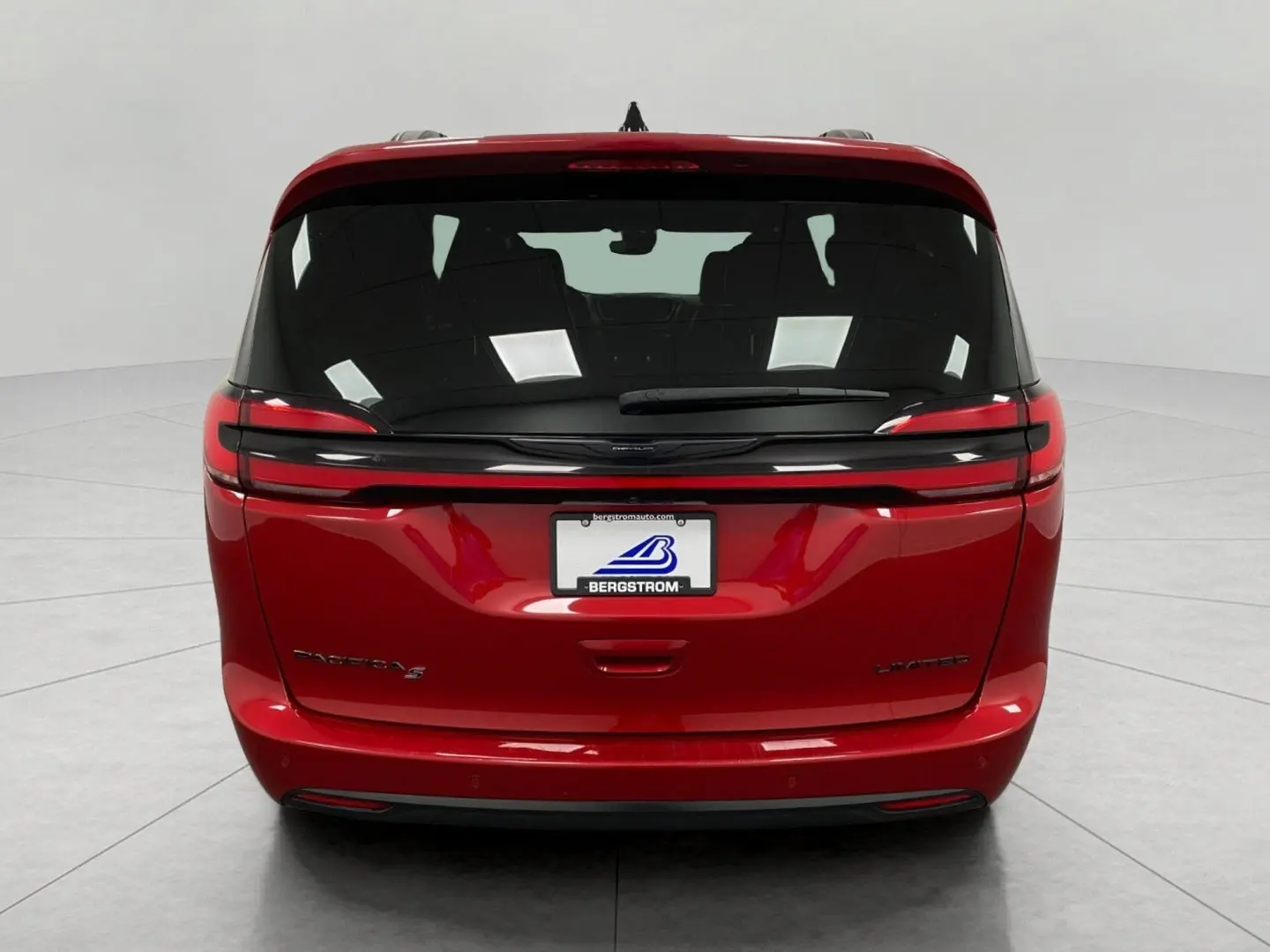 2025 Chrysler Pacifica Limited photo 4
