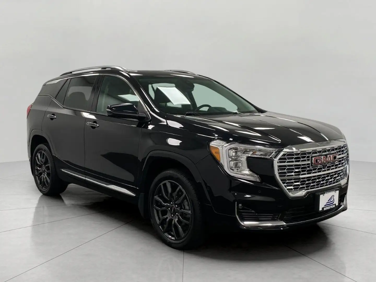 2024 GMC Terrain Denali AWD photo 1