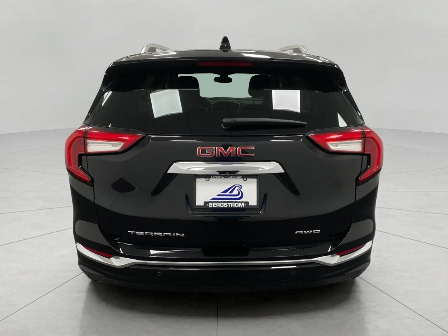 2024 GMC Terrain Denali AWD photo 4