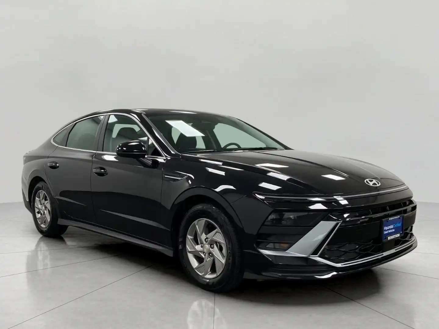 2025 Hyundai Sonata SE's photo