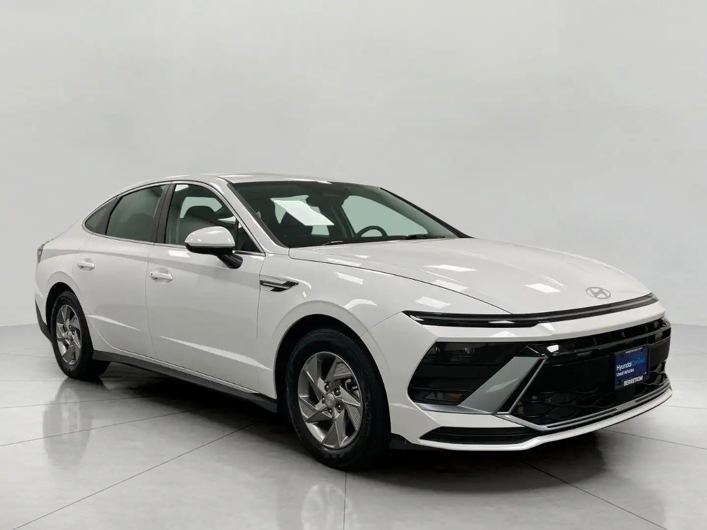 2025 Hyundai Sonata SE's photo
