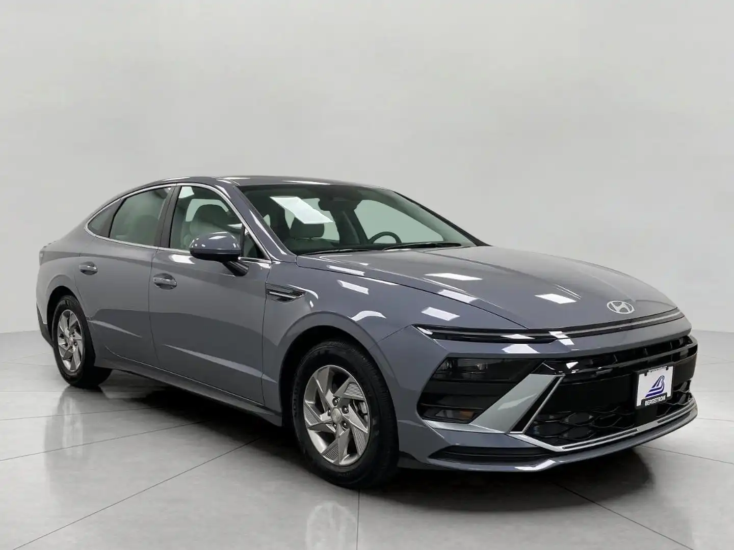 2025 Hyundai Sonata SE's photo