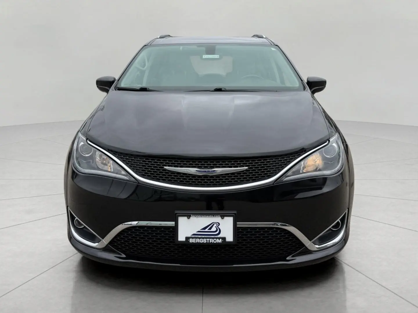2018 Chrysler Pacifica Touring L photo 3