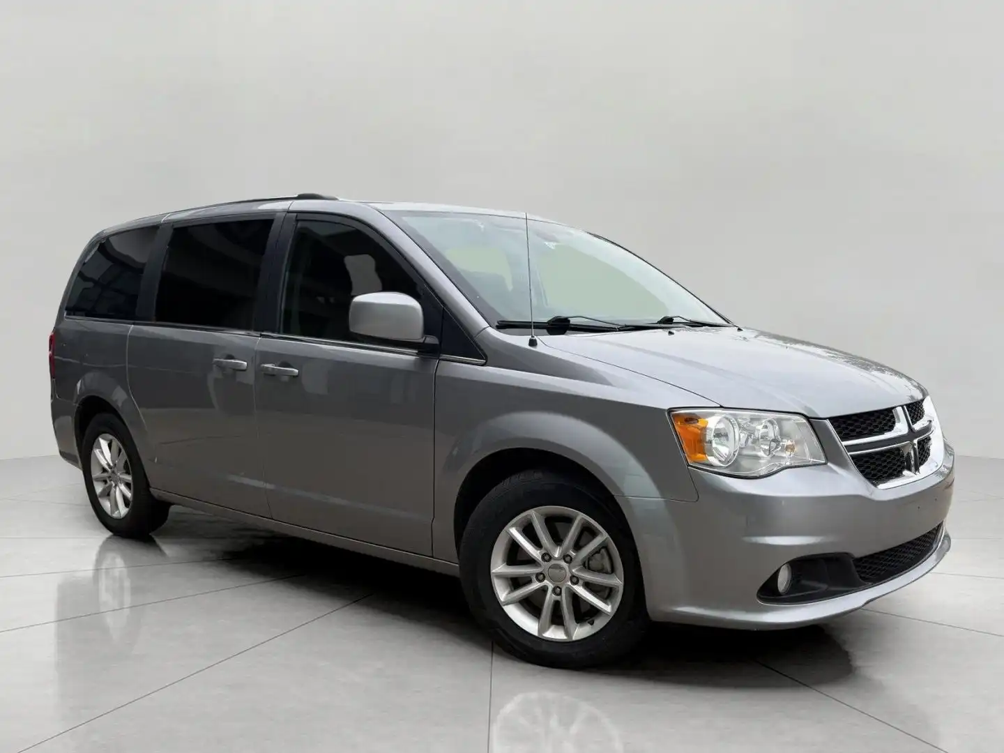 2019 Dodge Grand Caravan SXT's photo