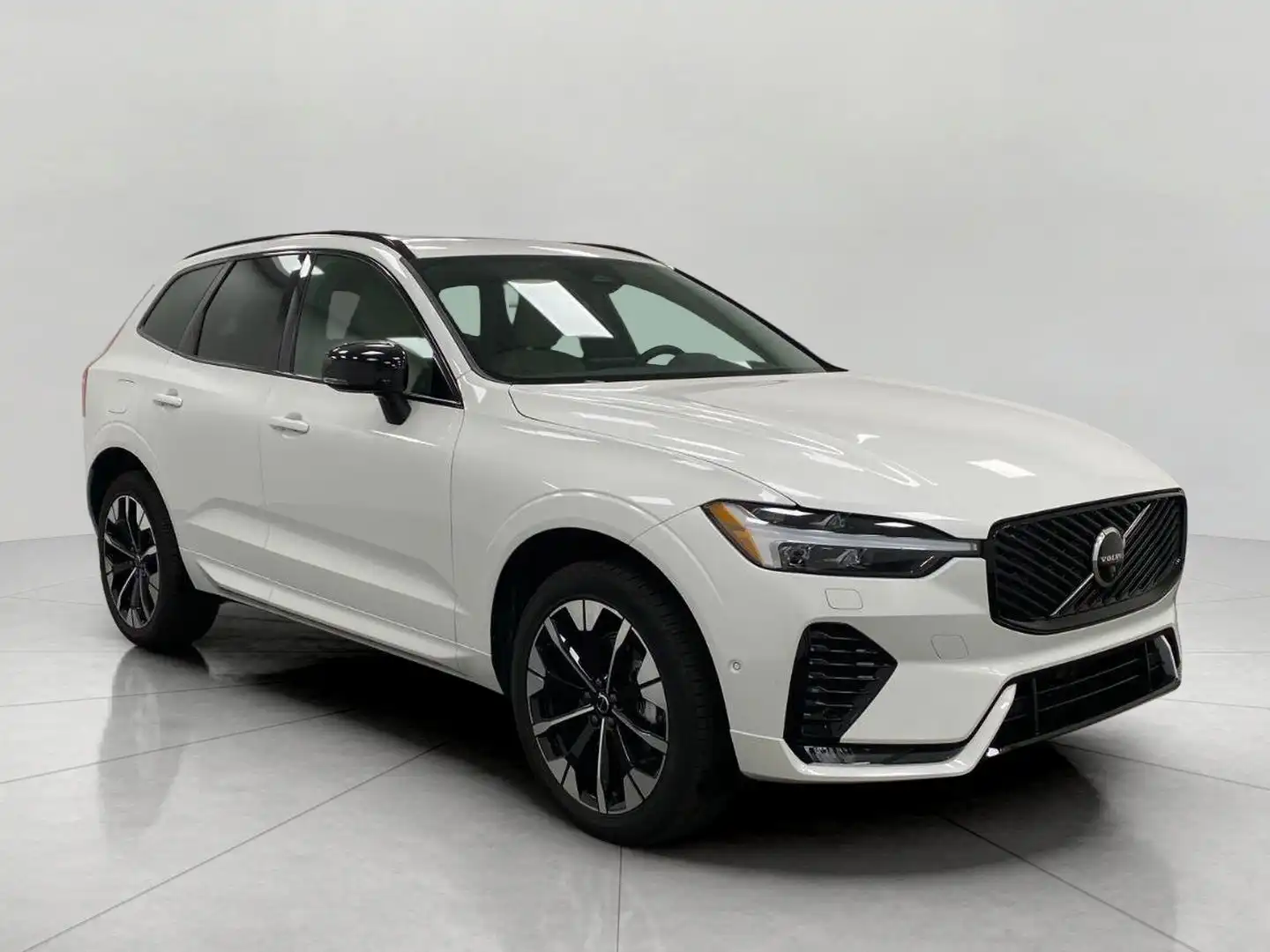 2026 Volvo XC60 B5 Plus Dark AWD's photo