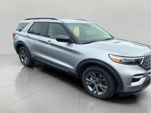 2023 Ford Explorer XLT 4WD's photo