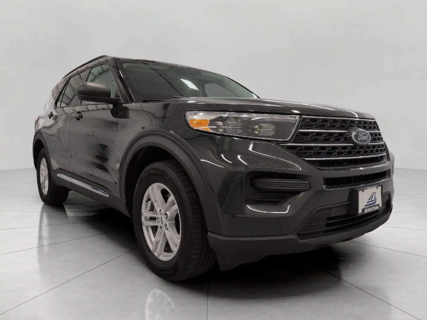 2023 Ford Explorer XLT 4WD's photo
