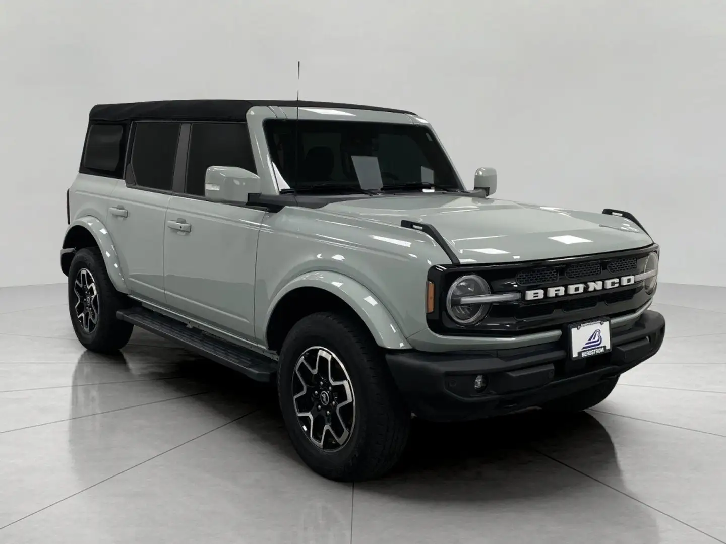 2023 Ford Bronco Outer Banks 4WD photo 1