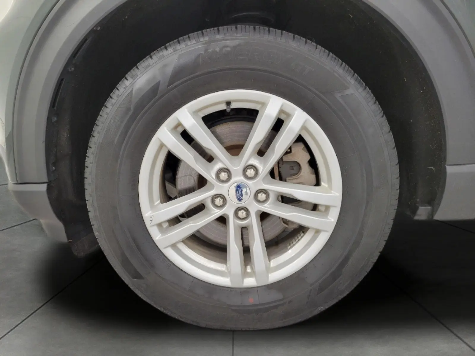 2024 Ford Explorer XLT 4WD photo 3