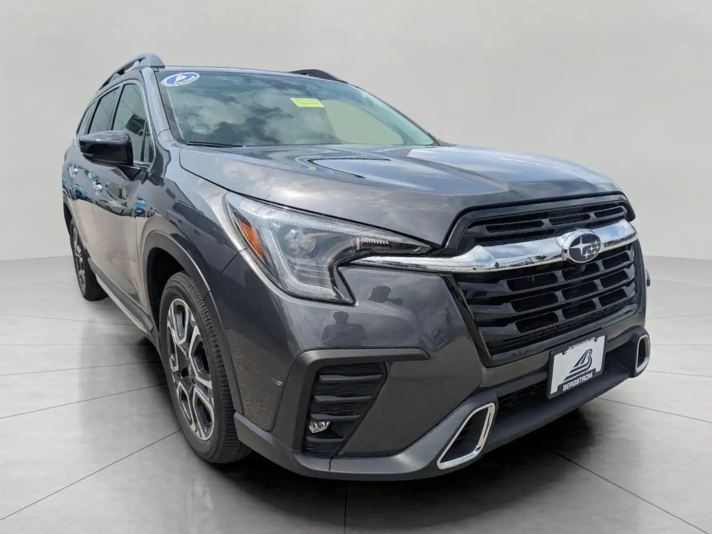 2024 Subaru Ascent Touring's photo