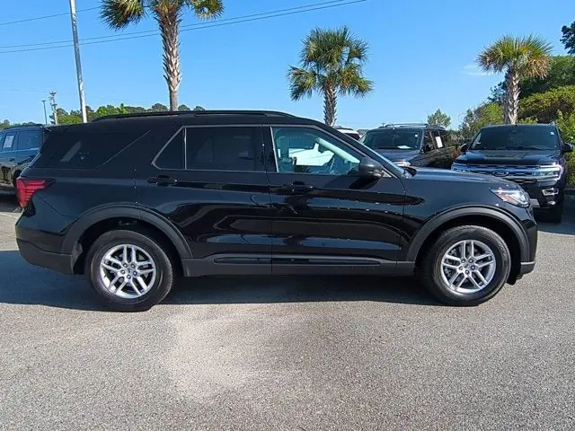 2026 Ford Explorer undefined photo 3