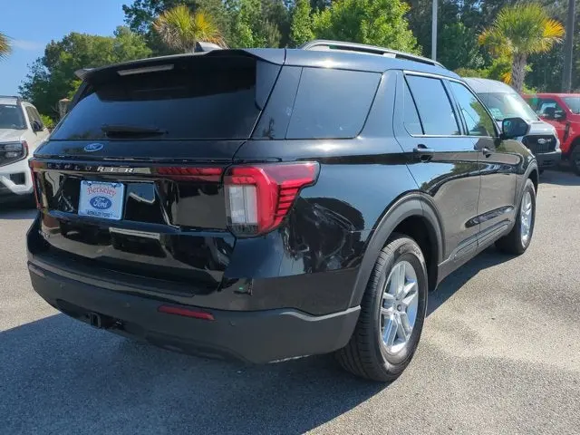 2026 Ford Explorer undefined photo 4