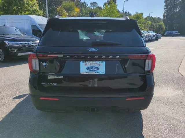 2026 Ford Explorer undefined photo 5