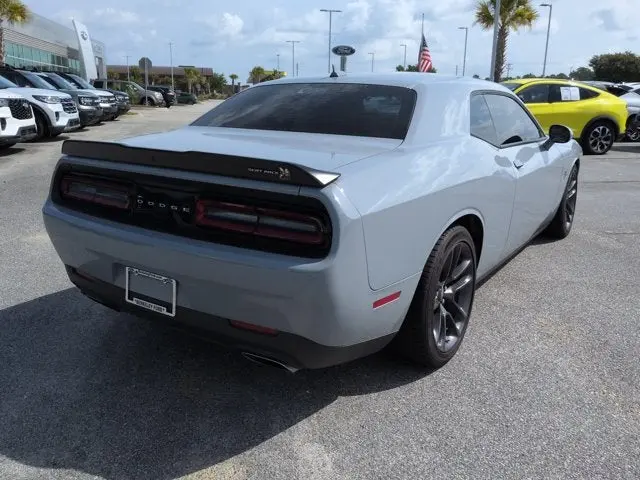 2021 Dodge Challenger R/T Scat Pack photo 4