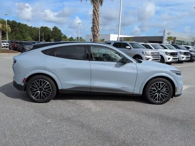 2025 Ford Mustang-Mach-e Premium photo 3