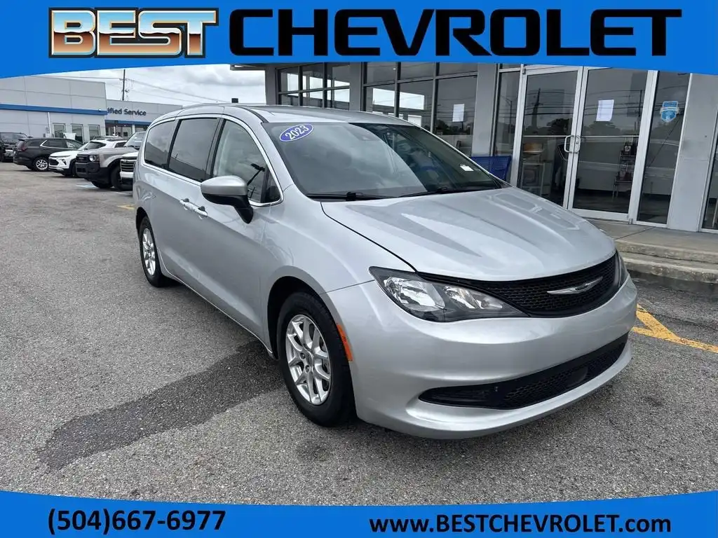 2023 Chrysler Voyager LX's photo