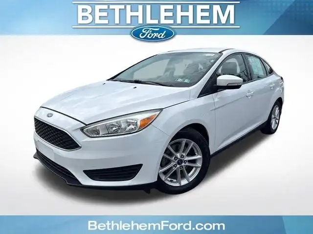 2017 Ford Focus Sedan SE's photo