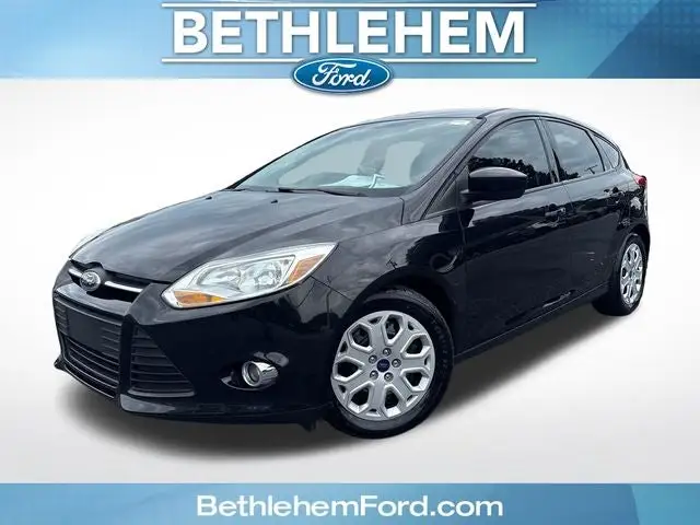 2012 Ford Focus SE Hatchback 5-Door photo 1