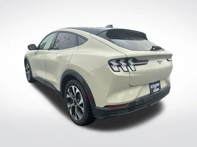 2025 Ford Mustang-Mach-e Select photo 3