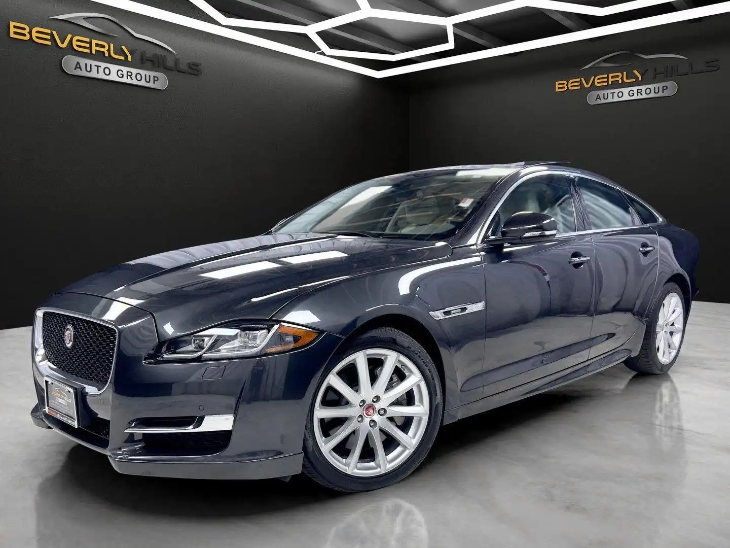 2016 Jaguar XJ XJ R-Sport AWD's photo